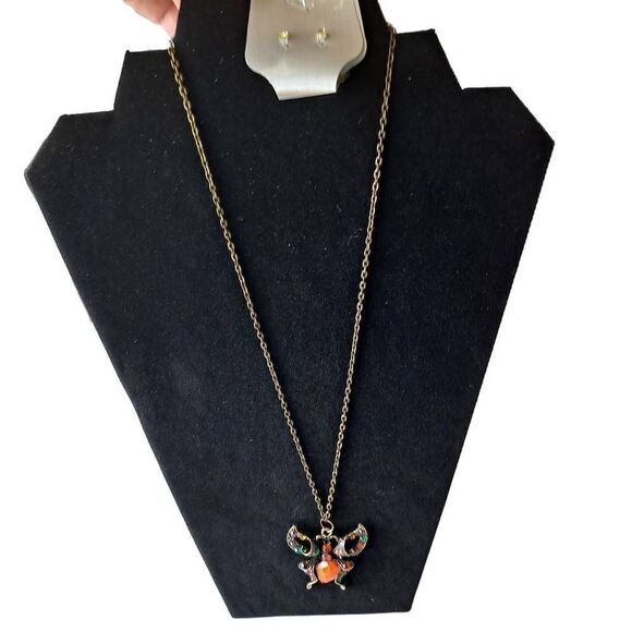 Ladies Butterfly pendant necklace Nwt - Picture 1 of 5